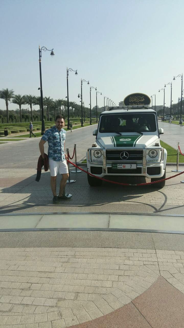 Богдан Орловський біля поліцейського Mercedes G-Class у Дубаї