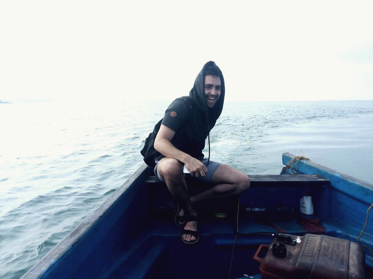 Богдан Орловський у човні в морі